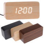 Skaitmeninis šviečiantis laikrodis su medžio imitacija