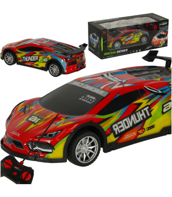 Raudonas sportinis RC automobilis
