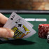 Pokerio komplektas, 300 žetonų, kortos, žaidimo kilimėlis, kauliukai, lagaminas Springos KG0022
