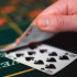 Pokerio komplektas, 300 žetonų, kortos, žaidimo kilimėlis, kauliukai, lagaminas Springos KG0022