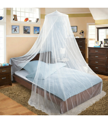 Didelė tinklelinė moskitinė virš lovos nuo uodų ir musių