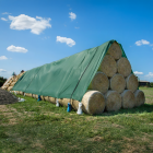 Apsauginė neaustinė medžiaga šiaudų ir šieno stogams, 140 g/m², 9,8 x 12,5 m