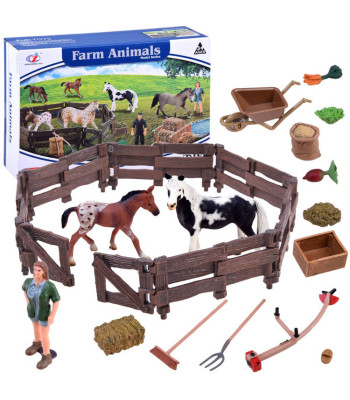 Dažyti arkliai iš sodybos – puikus rinkinys mažam ūkininkui