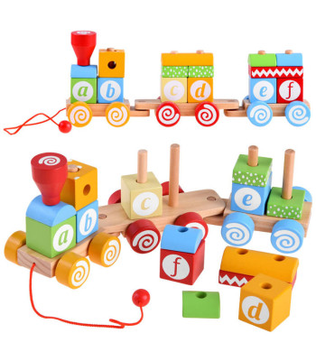 Medinis traukinys su kaladėlėmis ir raidėmis