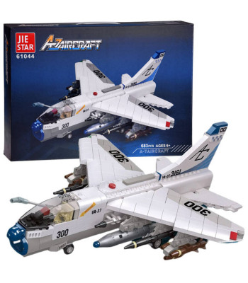 Konstruktoriaus kaladėlės šturmo lėktuvas 683 dalys