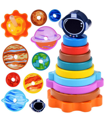 Medinė piramidė - planetos kosmose