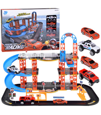 Daugiaaukštis automobilių stovėjimo aikštelė su liftu ir trasomis