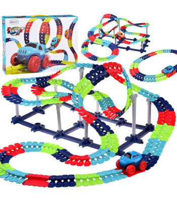 Ilgas lankstus automobilių trasa su automobiliu 291 elementu