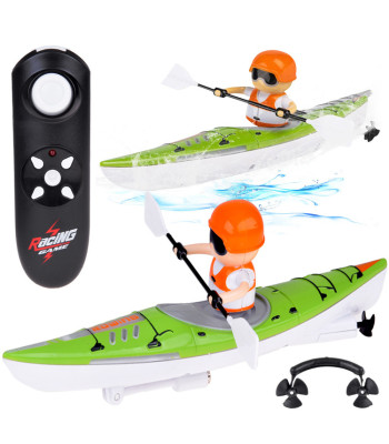 Šviečiantis nuotoliniu būdu valdomas baidarės modelis su irkluotoju