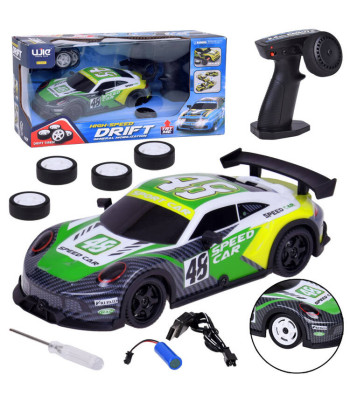 Nuotoliniu būdu valdomas automobilis driftui