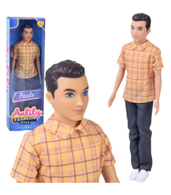 Anlily lėlė berniukas brunetas Paulo su marškiniais ir tamsiomis kelnėmis