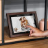 Skaitmeninis nuotraukų rėmelis Kruger&Matz, medinis, FRAMEO Wi‑Fi, 10,1″