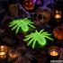 Fluorescenciniai žali vorai – „Halloween“ dekoracija, 2 vnt., 11 × 7 cm