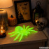 Fluorescenciniai žali vorai – „Halloween“ dekoracija, 2 vnt., 11 × 7 cm