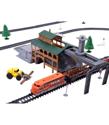 Eilė, krovininis traukinys su vagonais ir stotis RC0507